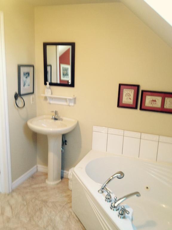 Mackenzie House B&B by Elevate Rooms Port Hawkesbury Buitenkant foto