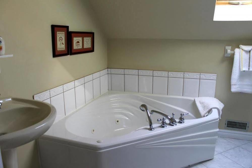 Mackenzie House B&B by Elevate Rooms Port Hawkesbury Buitenkant foto