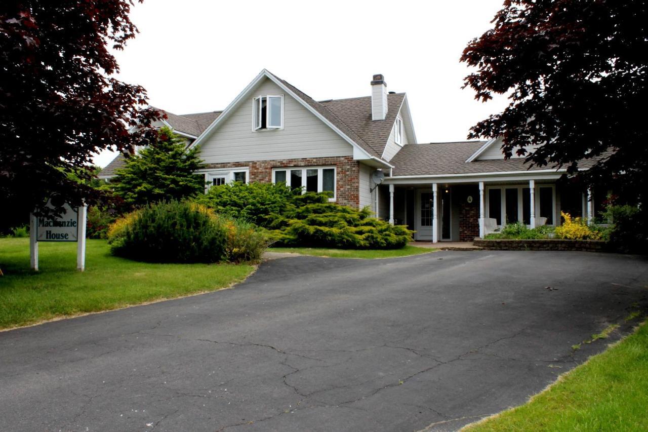 Mackenzie House B&B by Elevate Rooms Port Hawkesbury Buitenkant foto