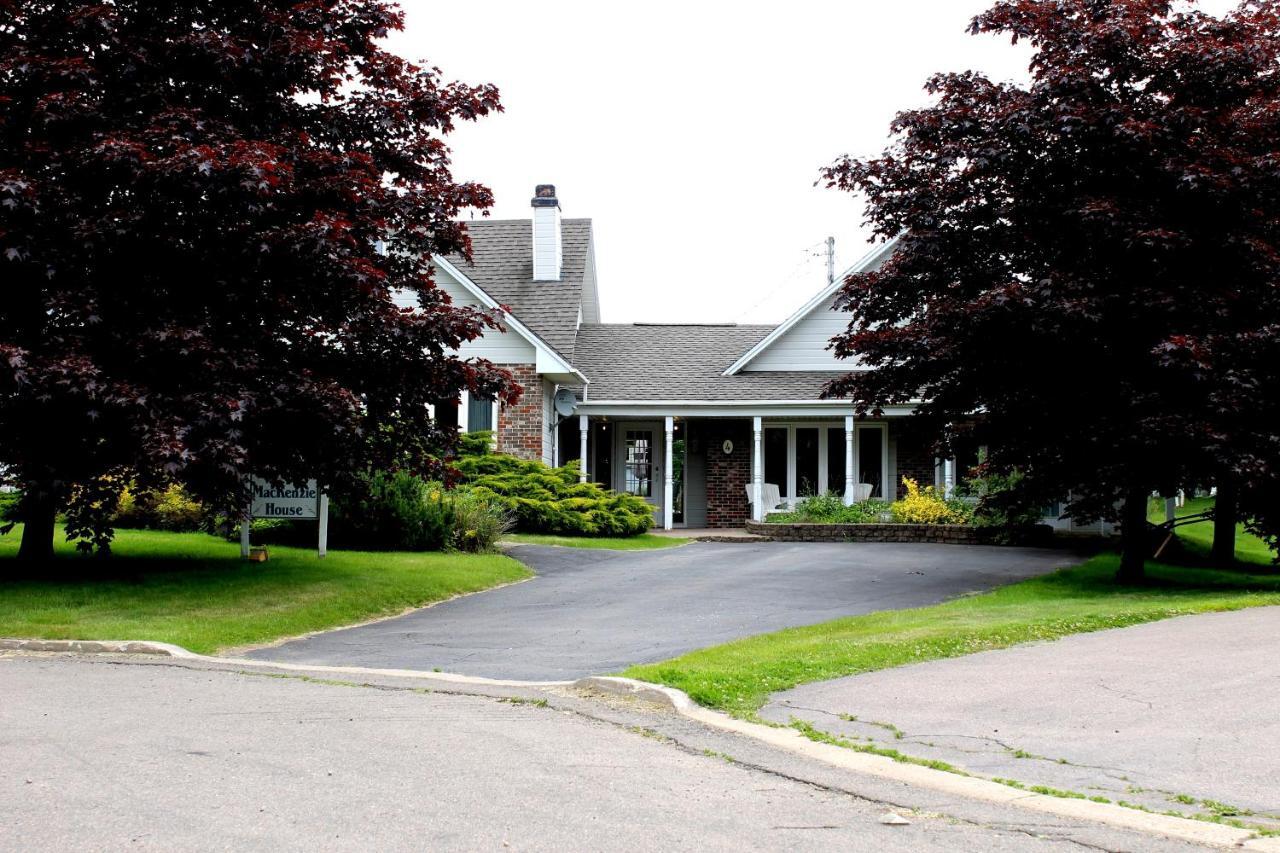 Mackenzie House B&B by Elevate Rooms Port Hawkesbury Buitenkant foto